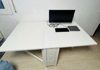 Mesa de estudio blanca con cajones Ikea