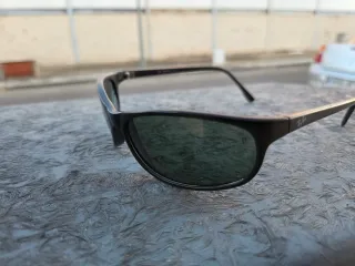 Gafas Ray-Ban Negras + Piercing Curvo Morado