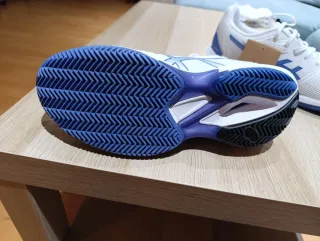 Zapatillas pádel Asics blancas y azules