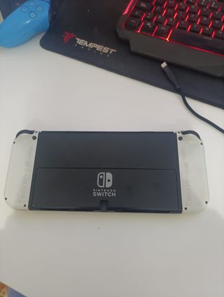Swich Oled+mando Zelda+5 juegos PRECIO NEGOCIABLE