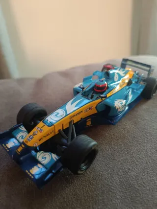 Coche Scalextric Renault F1 R26 Hornby