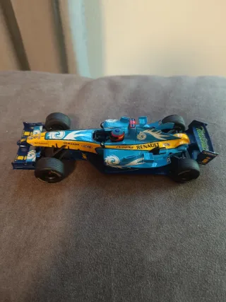 Coche Scalextric Renault F1 R26 Hornby