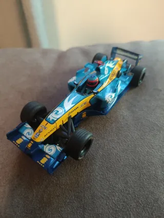 Coche Scalextric Renault F1 R26 Hornby