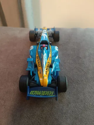 Coche Scalextric Renault F1 R26 Hornby