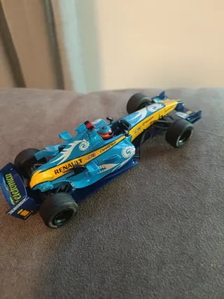 Coche Scalextric Renault F1 R26 Hornby