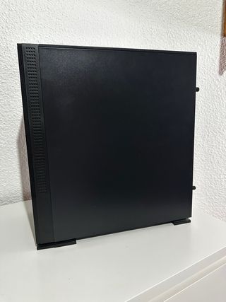 Caja PC Mars Gaming Negra y Dorada