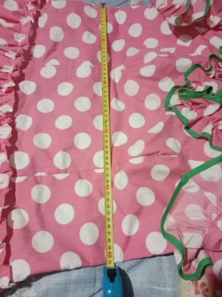 Traje de flamenca rosa lunares blancos.largo 130cm