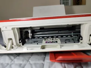 Impresora HP Roja y Blanca