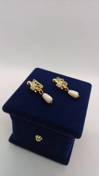 Pendientes Chapados en Oro Coral Blanco