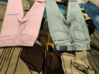 Pantalones vaqueros y rosas