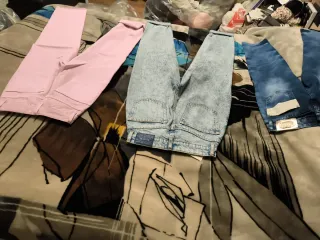 Pantalones vaqueros y rosas