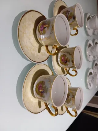 Juego de 5 tazas de café con platillos