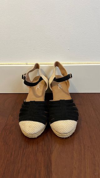 Sandalias cuña esparto beige y negro