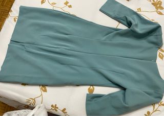 Vestido fiesta escote V verde