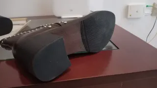 Botines marrones con tachuelas