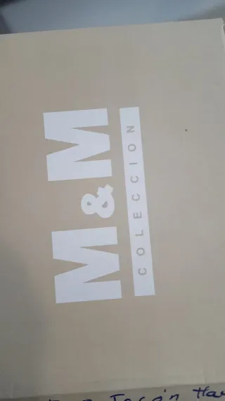 Botines marrones con tachuelas