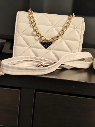 Zapatillas Nike y Bolso Prada Blanco