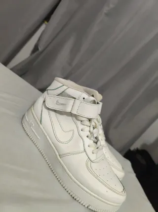Zapatillas Nike y Bolso Prada Blanco