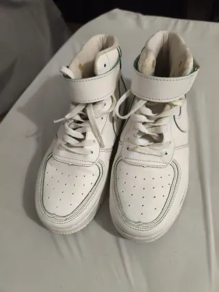 Zapatillas Nike y Bolso Prada Blanco