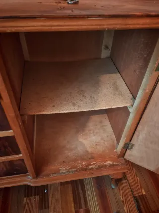 Antiguo aparador para restaurar. s