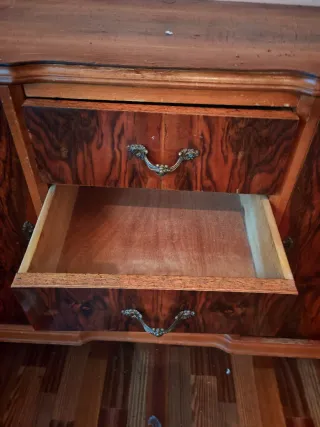 Antiguo aparador para restaurar. s