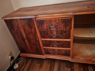 Antiguo aparador para restaurar. s