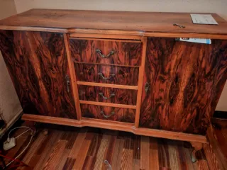 Antiguo aparador para restaurar. s
