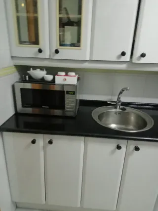 Muebles de cocina blancos y cristal