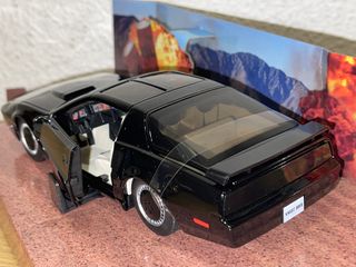 El Coche Fantástico KITT Knight Rider 1:24 con LUZ