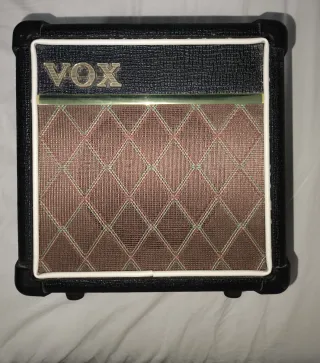 Guitarra Eléctrica Cort + Amplificador VOX