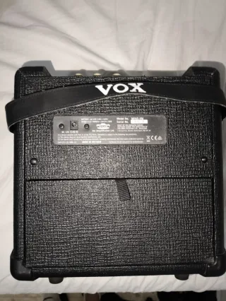 Guitarra Eléctrica Cort + Amplificador VOX