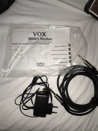 Guitarra Eléctrica Cort + Amplificador VOX