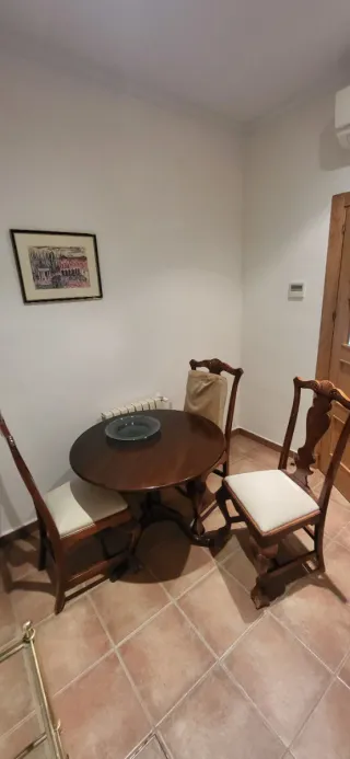 Conjunto mesa y 3 sillas madera noble