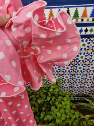 Traje de gitana rosa de lunares beige