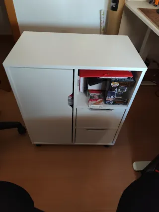 Mesa auxiliar blanca oficina