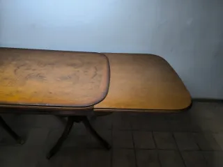 Mesa de comedor extensible de madera