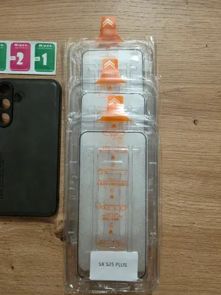 Funda Samsung Galaxy S25+ y protectores
