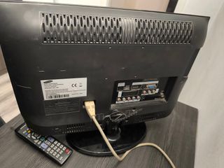 TV Samsung 19” con HDMI + mando + cables