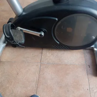 Bicicleta Estática Negra y Plateada