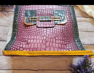Borsa Guess effetto coccodrillo vintage