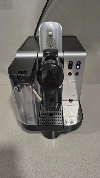 Cafetera Nespresso Lattissima DeLonghi