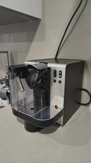 Cafetera Nespresso Lattissima DeLonghi