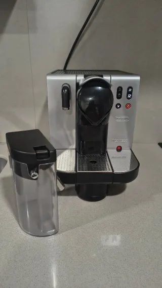 Cafetera Nespresso Lattissima DeLonghi