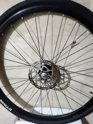 Rueda Btwin Trekking 700x38 con Disco