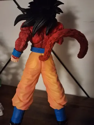 Action Figure Goku SSJ4