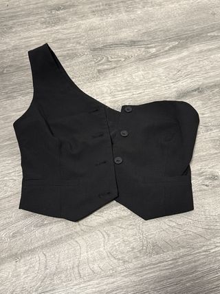 Top asimétrico Bershka negro