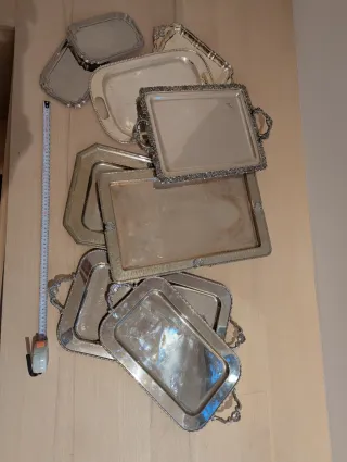 Set de 9 bandejas plateadas cuadradas