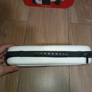 Estuche Nintendo Switch en color blanco