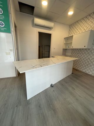 Mesa de oficina L mármol y metal