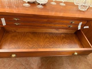 Aparador de madera maciza